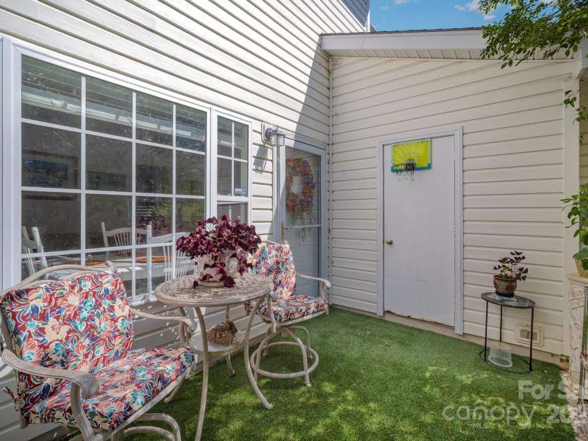 3702 Melrose Cottage Drive, Matthews, NC 28105.  MLS# CAR4275953, YatesRealty ID 27362. 