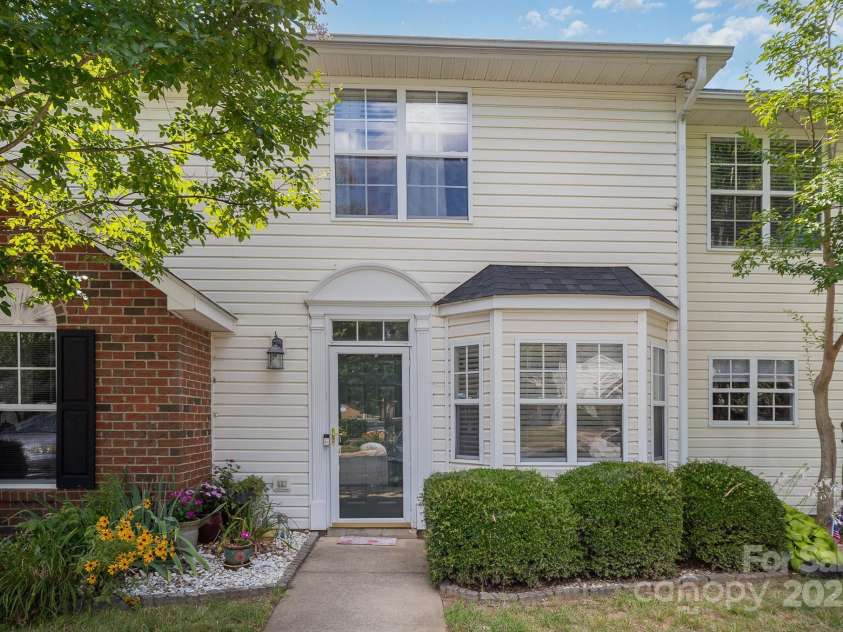 3702 Melrose Cottage Drive, Matthews, NC 28105.  MLS# CAR4275953, YatesRealty ID 27362. 