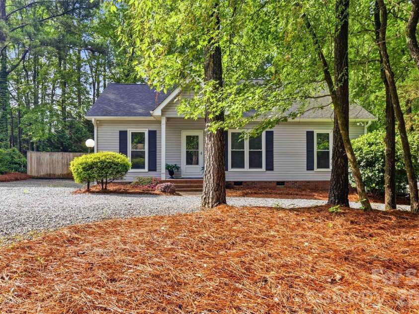 325 Enchanted Drive, Matthews, NC 28104.  MLS# CAR4386514, YatesRealty ID 27364. 
