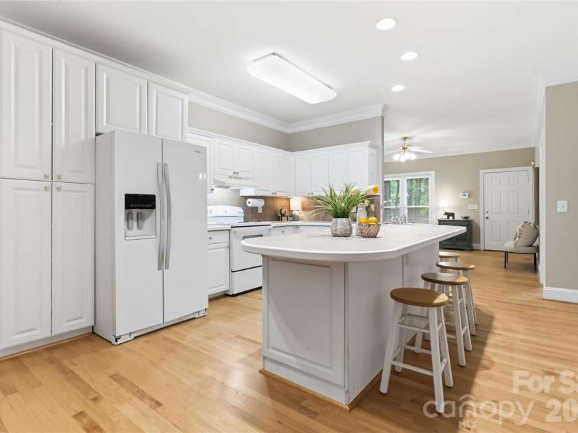 325 Enchanted Drive, Matthews, NC 28104.  MLS# CAR4386514, YatesRealty ID 27364. 