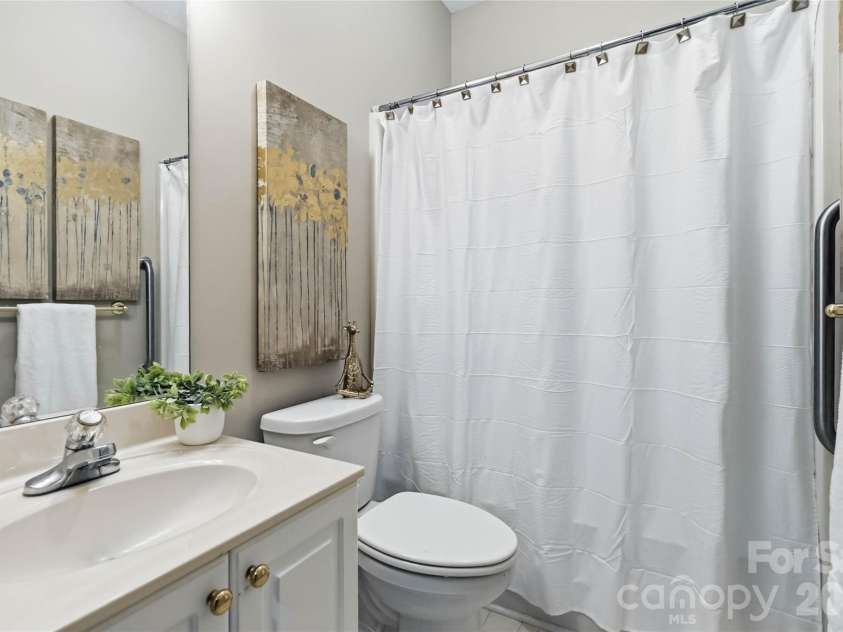 325 Enchanted Drive, Matthews, NC 28104.  MLS# CAR4386514, YatesRealty ID 27364. 