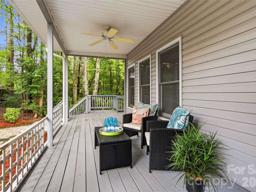325 Enchanted Drive, Matthews, NC 28104.  MLS# CAR4386514, YatesRealty ID 27364. 