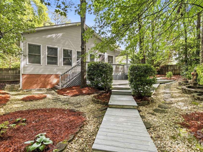 325 Enchanted Drive, Matthews, NC 28104.  MLS# CAR4386514, YatesRealty ID 27364. 