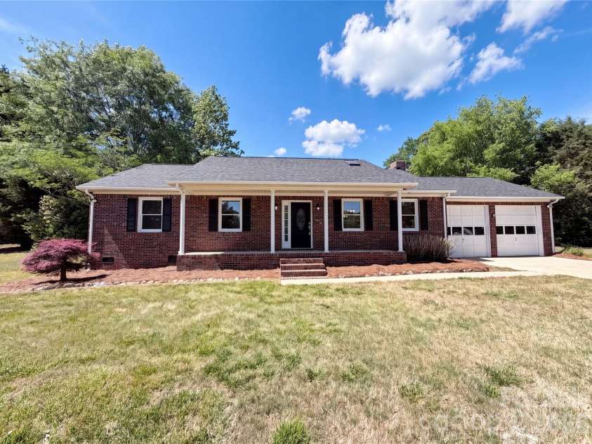 4395 Meadow Lane, Lincolnton, NC 28092.  MLS# CAR4375496, YatesRealty ID 27365. 