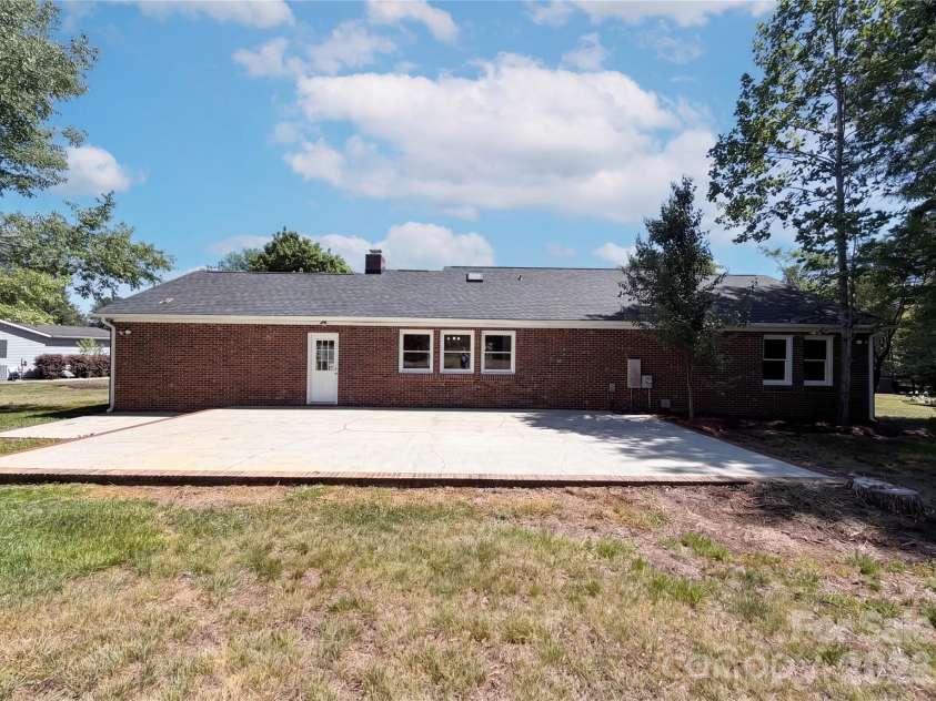 4395 Meadow Lane, Lincolnton, NC 28092.  MLS# CAR4375496, YatesRealty ID 27365. 