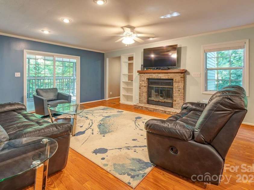 100 Thistle Knoll Court, Asheville, NC 28803.  MLS# CAR4278085, YatesRealty ID 27367. Open flow leads you to a spacious main level living area