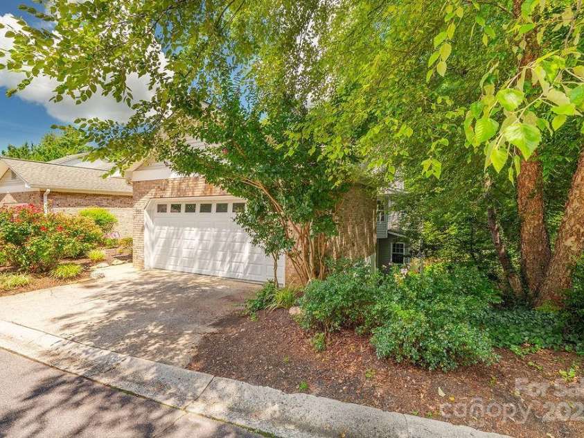 100 Thistle Knoll Court, Asheville, NC 28803.  MLS# CAR4278085, YatesRealty ID 27367. This TH is bigger than it looks!