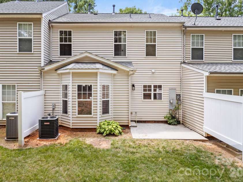 5536 Franklin Springs Circle, Charlotte, NC 28217.  MLS# CAR4384577, YatesRealty ID 27367. 