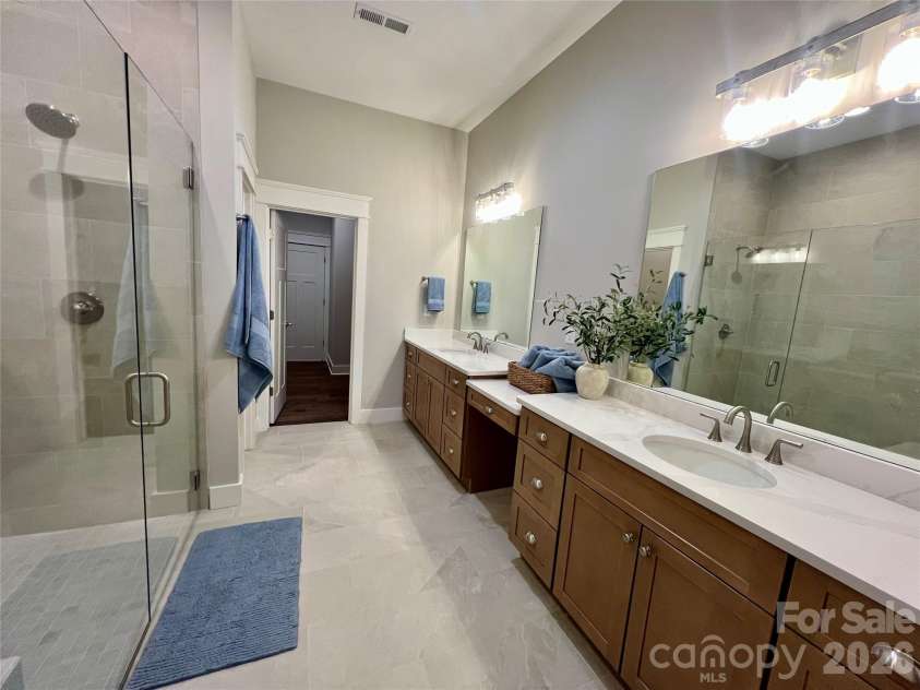 105 Chimney Chase Trail, Hendersonville, NC 28739.  MLS# CAR4350616, YatesRealty ID 27368. Owner's Bath