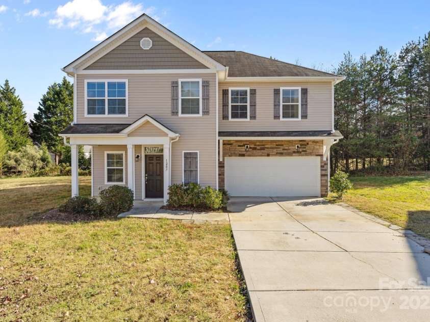 1207 Oak Haven Drive, Salisbury, NC 28146.  MLS# CAR4326063, YatesRealty ID 2737. 