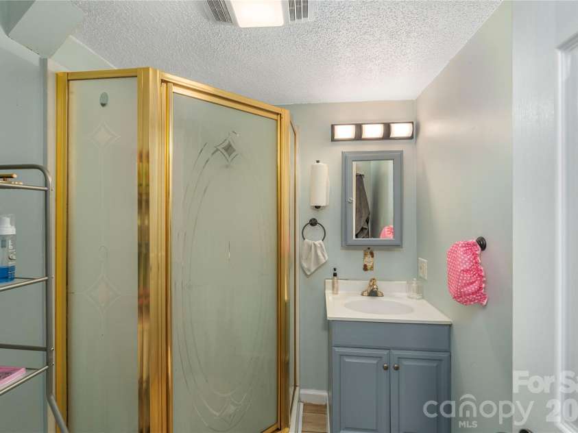 3415 Conleys Creek Road, Whittier, NC 28789.  MLS# CAR4336563, YatesRealty ID 2737. 2ndLQ Bathroom