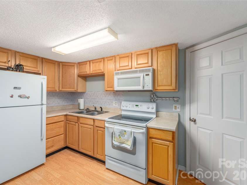 3415 Conleys Creek Road, Whittier, NC 28789.  MLS# CAR4336563, YatesRealty ID 2737. 2ndLQ Kitchen