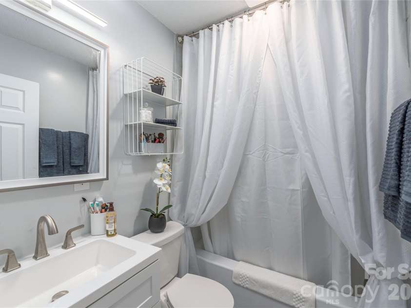 3415 Conleys Creek Road, Whittier, NC 28789.  MLS# CAR4336563, YatesRealty ID 2737. En-suite bathroom