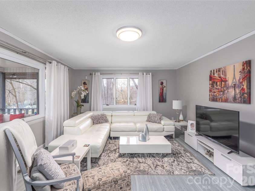 3415 Conleys Creek Road, Whittier, NC 28789.  MLS# CAR4336563, YatesRealty ID 2737. Living room