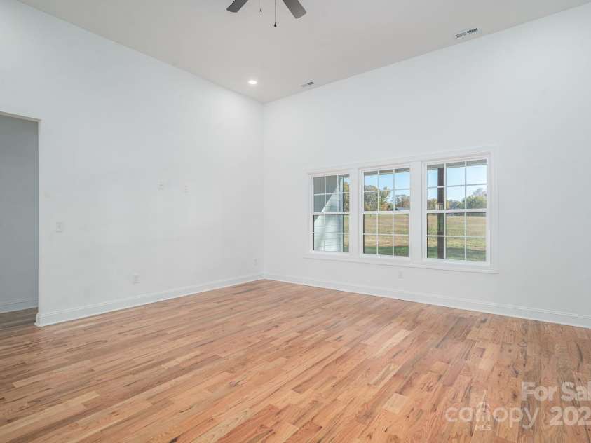 211 Golf Course Road, Maiden, NC 28650.  MLS# CAR4281366, YatesRealty ID 27370. Den