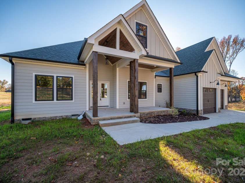 211 Golf Course Road, Maiden, NC 28650.  MLS# CAR4281366, YatesRealty ID 27370. Front Left View