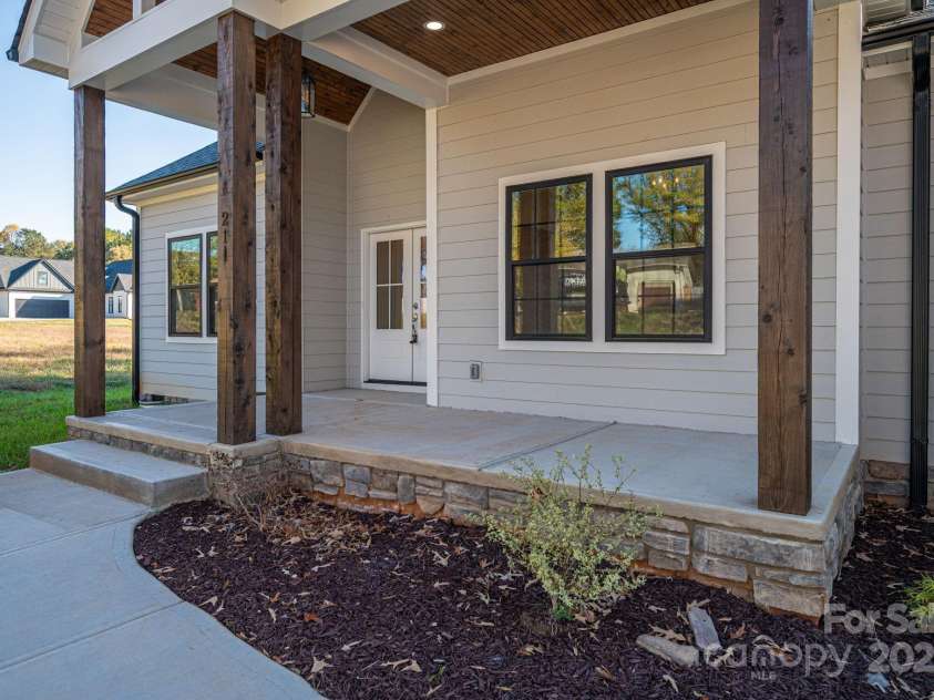 211 Golf Course Road, Maiden, NC 28650.  MLS# CAR4281366, YatesRealty ID 27370. Front Porch