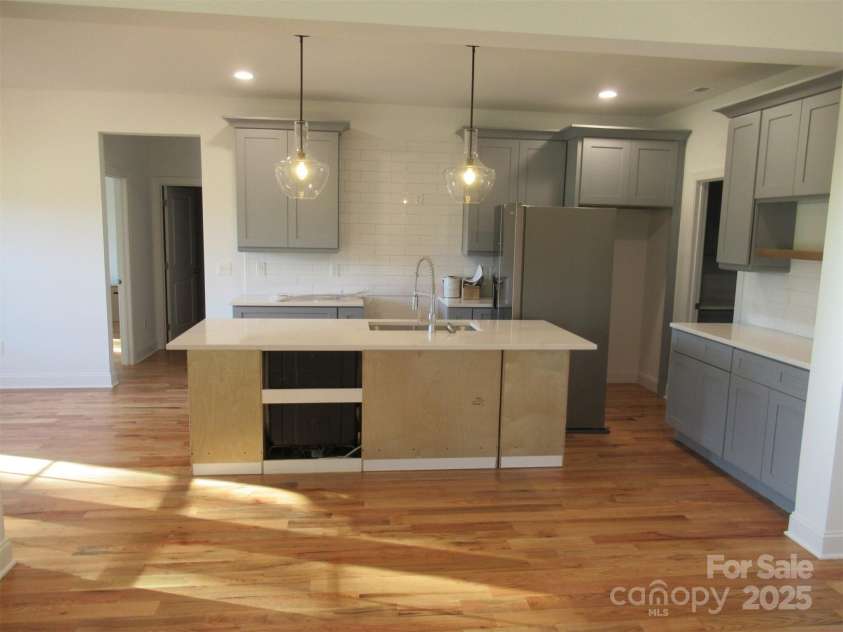 211 Golf Course Road, Maiden, NC 28650.  MLS# CAR4281366, YatesRealty ID 27370. Kitchen