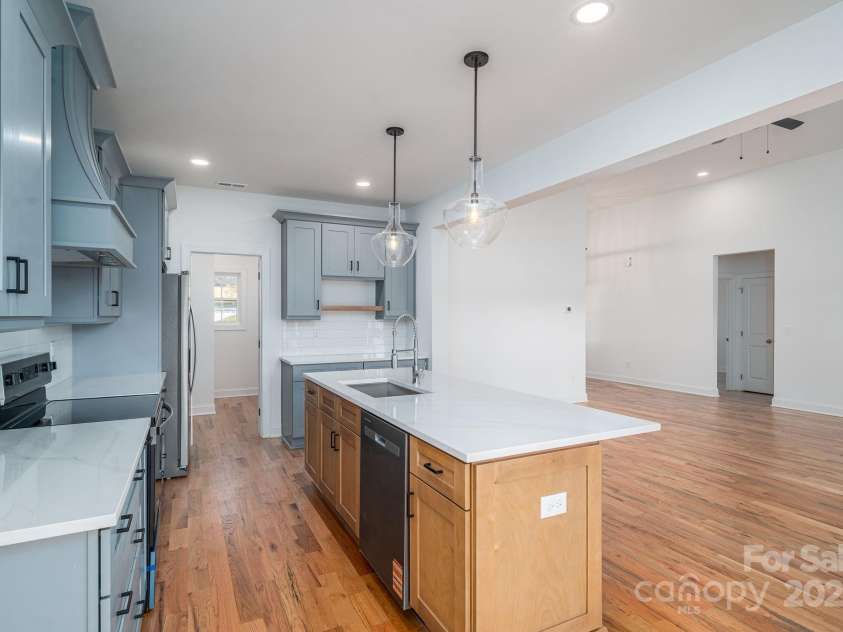 211 Golf Course Road, Maiden, NC 28650.  MLS# CAR4281366, YatesRealty ID 27370. Kitchen