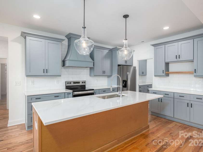 211 Golf Course Road, Maiden, NC 28650.  MLS# CAR4281366, YatesRealty ID 27370. Kitchen