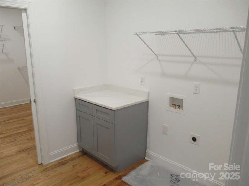 211 Golf Course Road, Maiden, NC 28650.  MLS# CAR4281366, YatesRealty ID 27370. Laundry