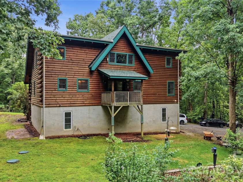 532 Mountain Oak Lane, Gastonia, NC 28052.  MLS# CAR4378981, YatesRealty ID 27370. 