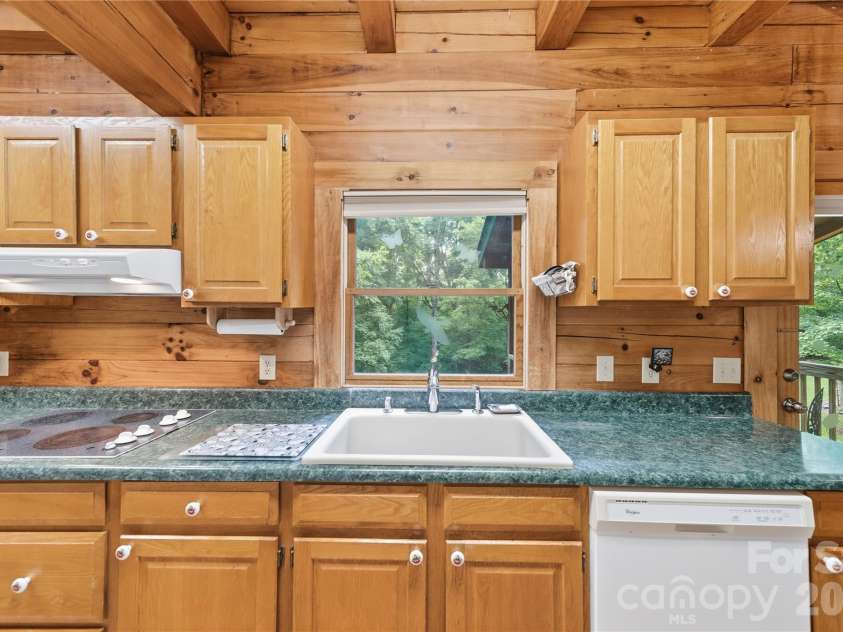 532 Mountain Oak Lane, Gastonia, NC 28052.  MLS# CAR4378981, YatesRealty ID 27370. 
