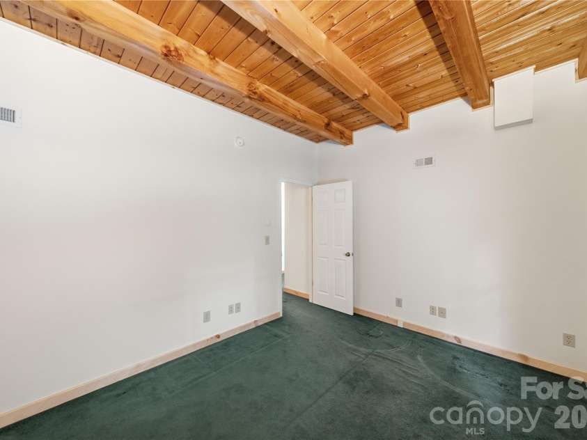 532 Mountain Oak Lane, Gastonia, NC 28052.  MLS# CAR4378981, YatesRealty ID 27370. 