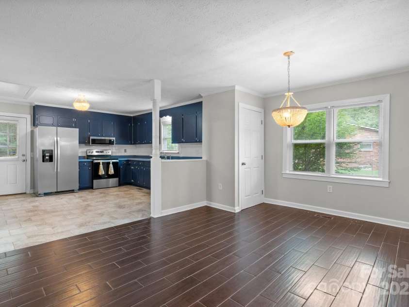 352 18th Avenue, Hickory, NC 28601.  MLS# CAR4263685, YatesRealty ID 27371. 