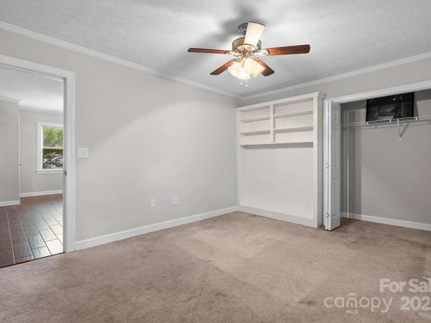 352 18th Avenue, Hickory, NC 28601.  MLS# CAR4263685, YatesRealty ID 27371. 