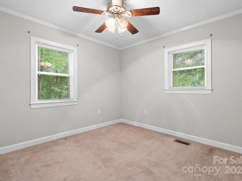 352 18th Avenue, Hickory, NC 28601.  MLS# CAR4263685, YatesRealty ID 27371. 