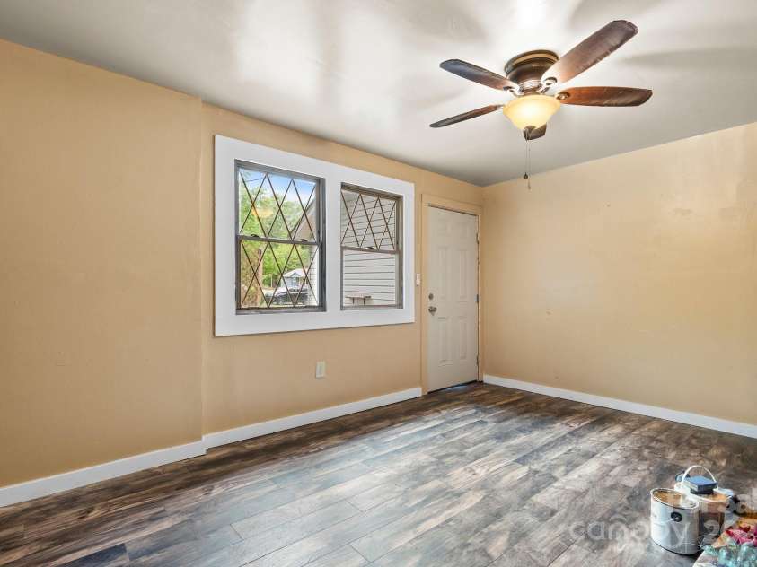 352 18th Avenue, Hickory, NC 28601.  MLS# CAR4263685, YatesRealty ID 27371. 