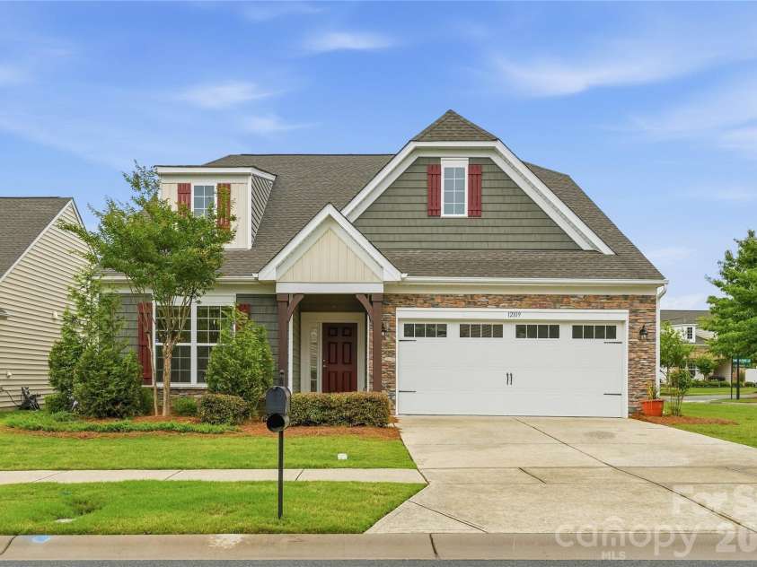 12109 Belmont Mansion Drive, Charlotte, NC 28273.  MLS# CAR4387260, YatesRealty ID 27372. 