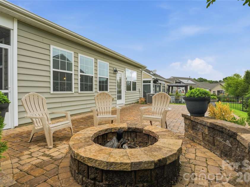 12109 Belmont Mansion Drive, Charlotte, NC 28273.  MLS# CAR4387260, YatesRealty ID 27372. 