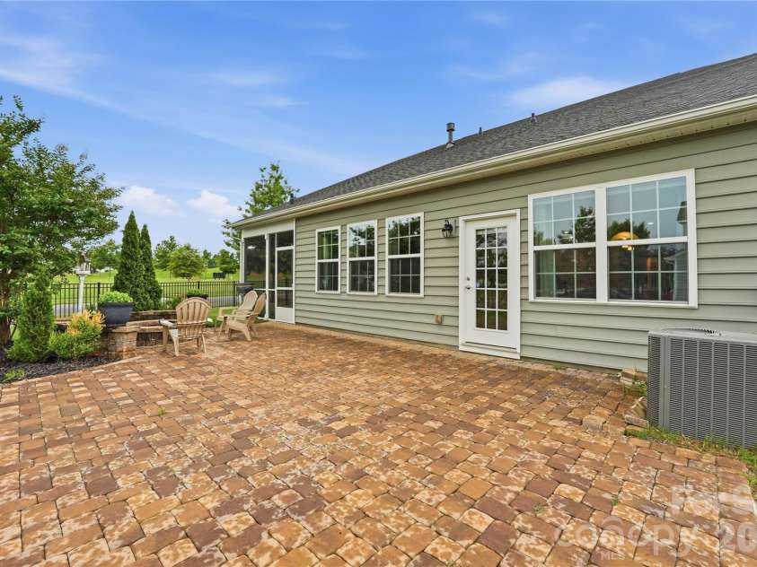 12109 Belmont Mansion Drive, Charlotte, NC 28273.  MLS# CAR4387260, YatesRealty ID 27372. 
