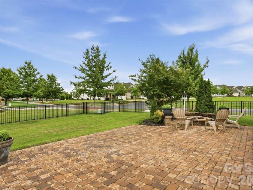 12109 Belmont Mansion Drive, Charlotte, NC 28273.  MLS# CAR4387260, YatesRealty ID 27372. 