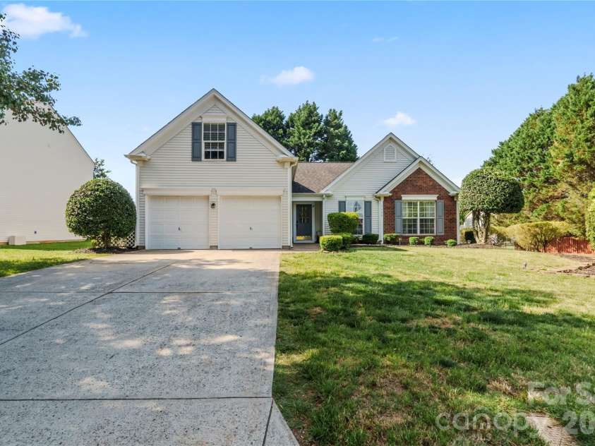 9400 Shepparton Drive, Huntersville, NC 28078.  MLS# CAR4380604, YatesRealty ID 27373. 