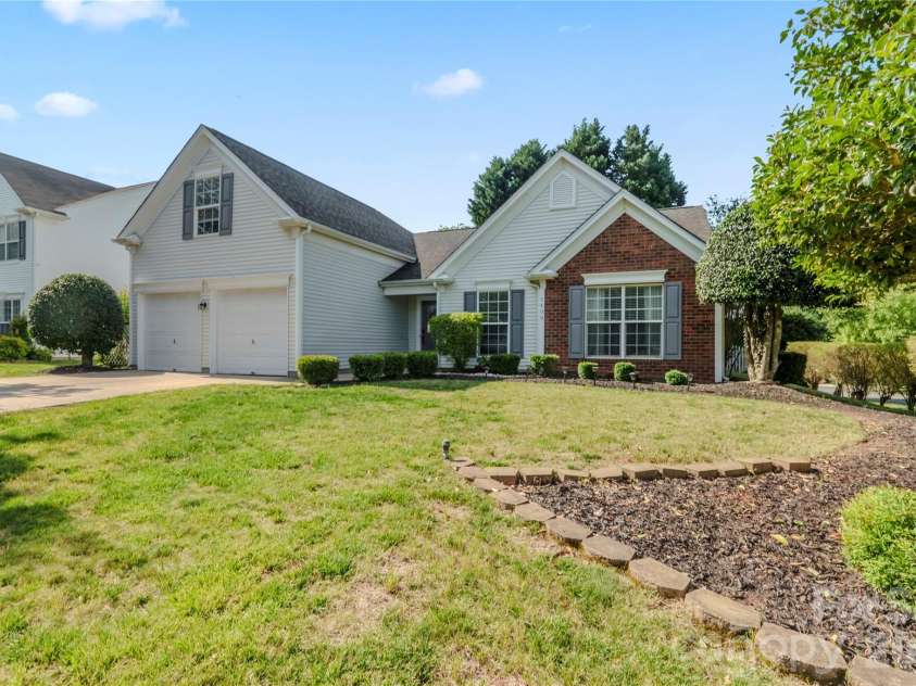 9400 Shepparton Drive, Huntersville, NC 28078.  MLS# CAR4380604, YatesRealty ID 27373. 