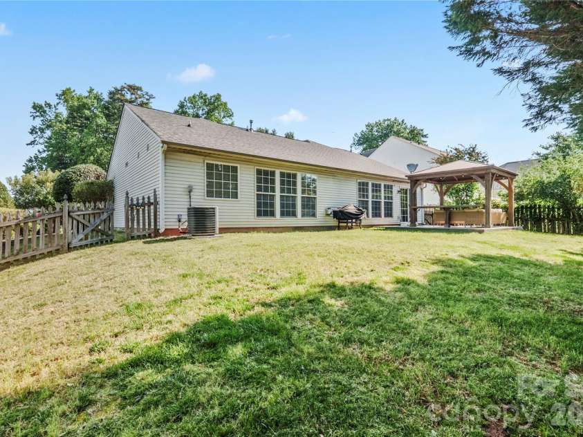 9400 Shepparton Drive, Huntersville, NC 28078.  MLS# CAR4380604, YatesRealty ID 27373. 