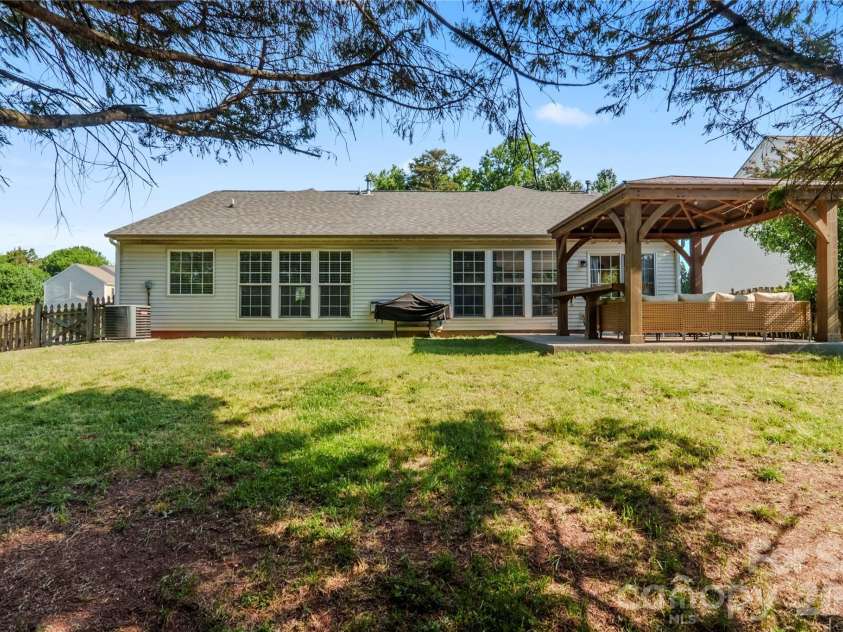 9400 Shepparton Drive, Huntersville, NC 28078.  MLS# CAR4380604, YatesRealty ID 27373. 
