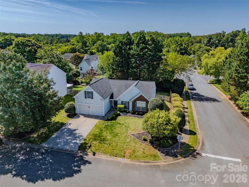9400 Shepparton Drive, Huntersville, NC 28078.  MLS# CAR4380604, YatesRealty ID 27373. 