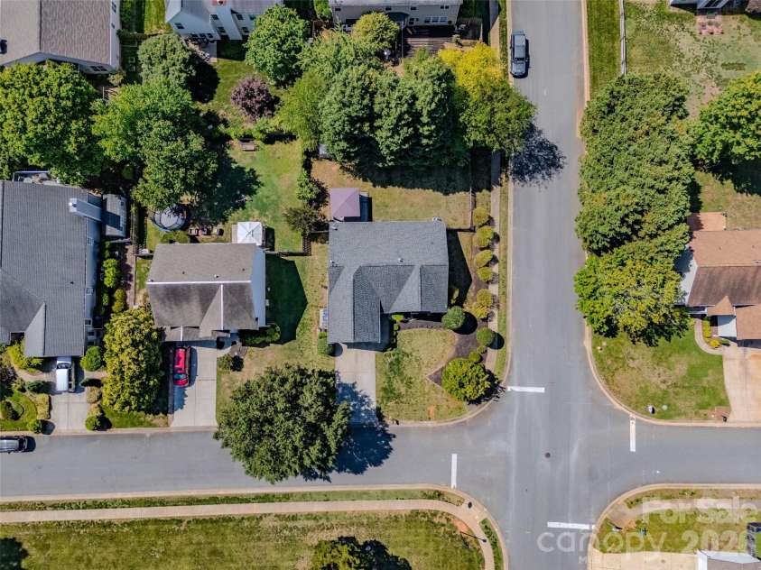 9400 Shepparton Drive, Huntersville, NC 28078.  MLS# CAR4380604, YatesRealty ID 27373. 