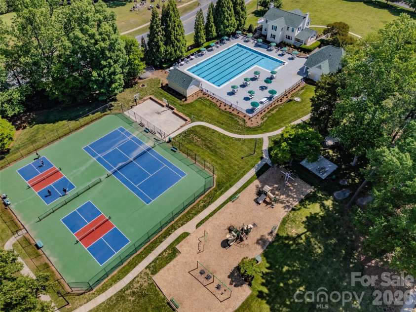 9400 Shepparton Drive, Huntersville, NC 28078.  MLS# CAR4380604, YatesRealty ID 27373. 