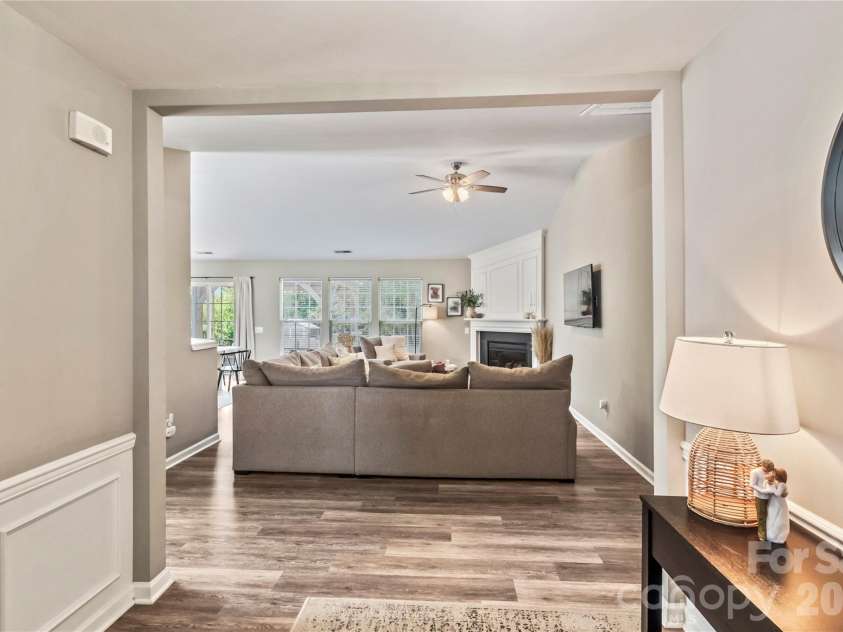 9400 Shepparton Drive, Huntersville, NC 28078.  MLS# CAR4380604, YatesRealty ID 27373. Entry