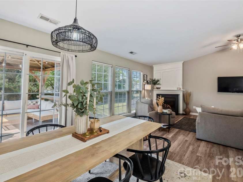 9400 Shepparton Drive, Huntersville, NC 28078.  MLS# CAR4380604, YatesRealty ID 27373. Kitchen