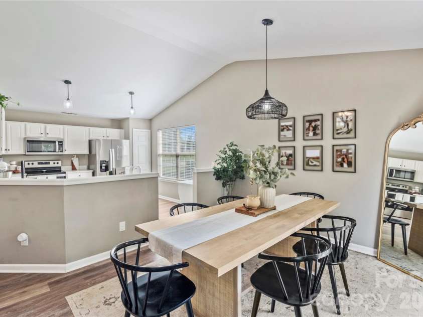 9400 Shepparton Drive, Huntersville, NC 28078.  MLS# CAR4380604, YatesRealty ID 27373. Kitchen