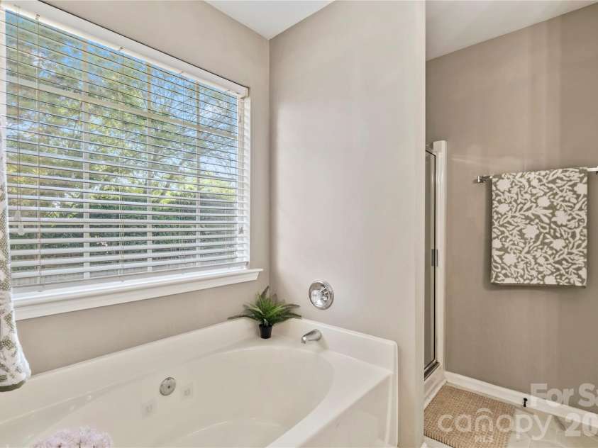 9400 Shepparton Drive, Huntersville, NC 28078.  MLS# CAR4380604, YatesRealty ID 27373. Primary Bath