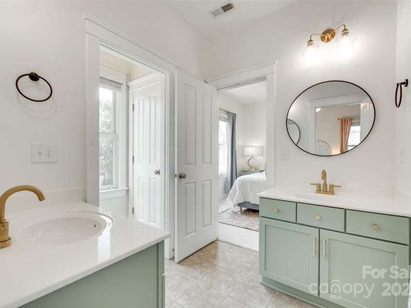 117 Mills Lane, Fort Mill, SC 29708.  MLS# CAR4251878, YatesRealty ID 27374. Jack-n-Jill bath