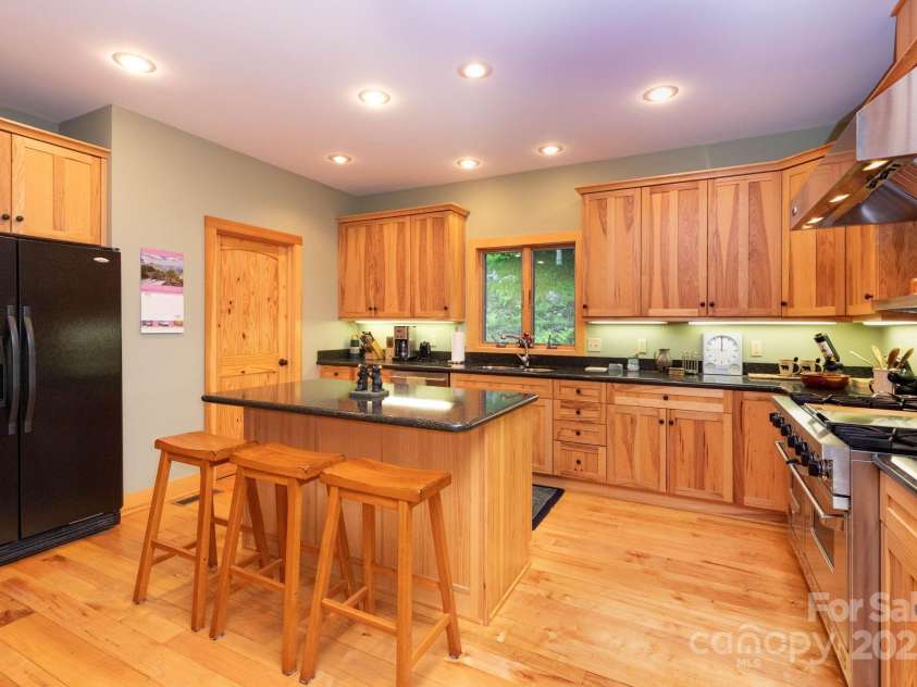 155 Mule Trail Drive, Bakersville, NC 28705.  MLS# CAR4278961, YatesRealty ID 27376. 