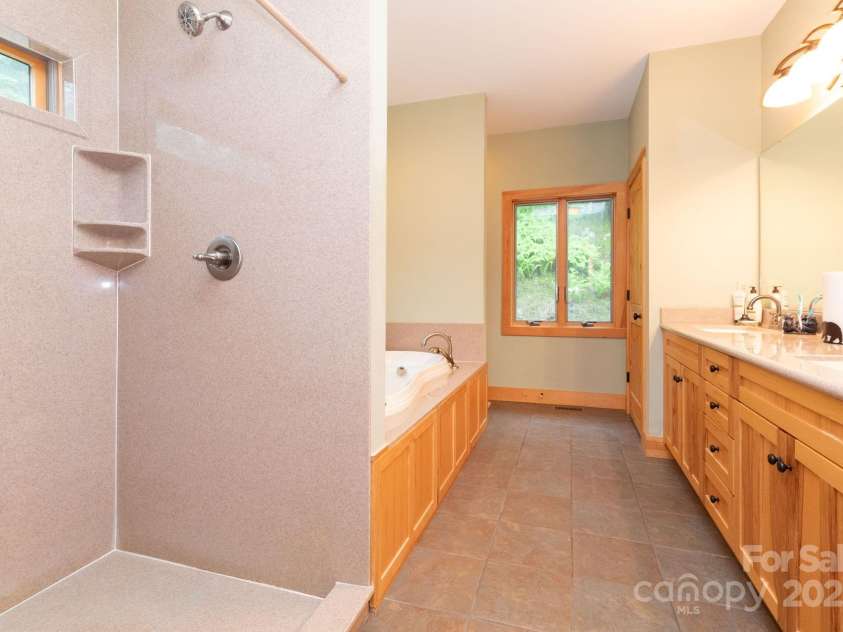 155 Mule Trail Drive, Bakersville, NC 28705.  MLS# CAR4278961, YatesRealty ID 27376. 